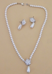 VINTAGE 1994 FAUX PEARLS CHOKER NECKLACE AND DROP EARRINGS SET 