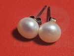 CLASSIC WHITE FRESHWATER PEARL STUD EARRINGS IN STERLING SILVER 