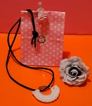 CROCHET PENDANT NECKLACE WITH VELOUR 