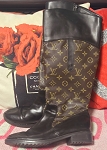 BROWN WOMEN BOOTS  PRE OWNED ***