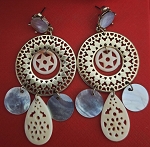 AVON NINA RICCI (NR) DANGLE BOHO PIERCED EARRINGS GOLD IVORY COLORED SHELLS