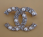 LARGE CRYSTAL AND PEARLS CC.GOLD TONE MODERN DESIGN BROOCH 