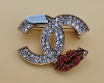 CC. KISS LOGO FASHION DESIGNER CRYSTAL BROOCH 