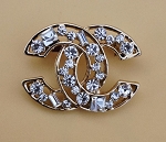 SMALL CRYSTAL CC. GOLD TONE FASHION BROOCH 