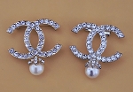 CC. SILVER OR GOLD TONE WITH PEARL AND CRYSTAL BROOCH 
