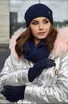 Set hat gloves scarf